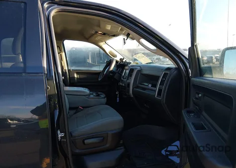 2017 Ram 1500 Express 4X4 5'7 Box z USA, uszkodzony, nr VIN 3C6RR7KT6HG523664